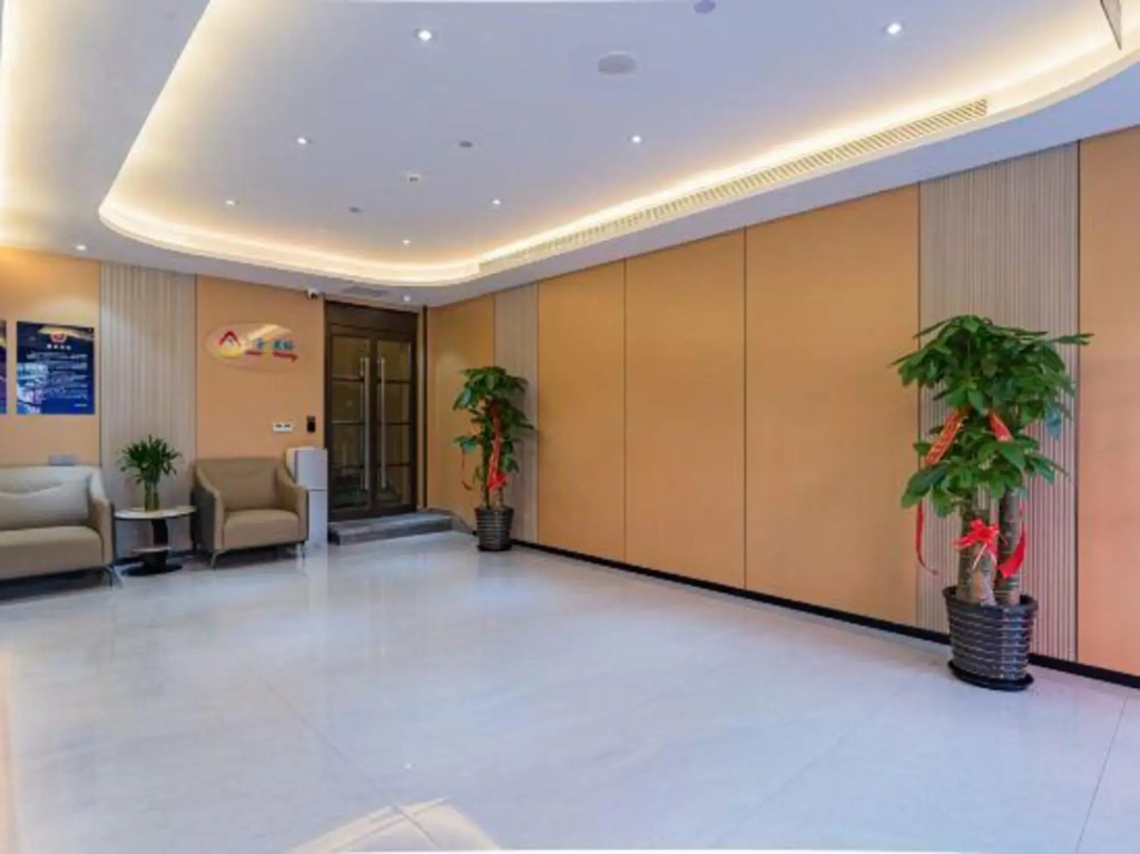 Super 8 Hotel (Wudaokou subway station, Beijing)