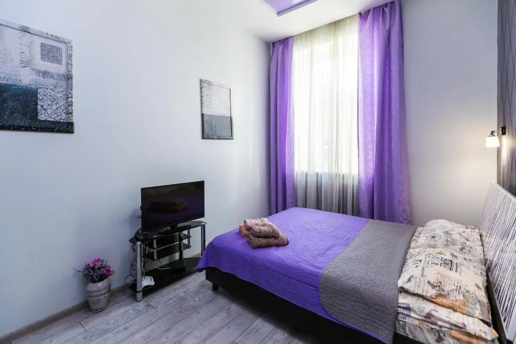 8 Svyatoho Teodora Square Apartments