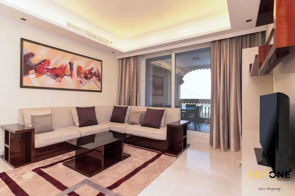 Grandeur 2BR Small Room & Beach Access
