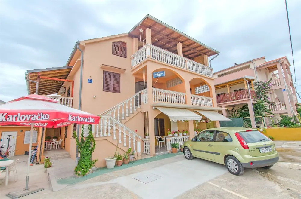 Apartments Mira
