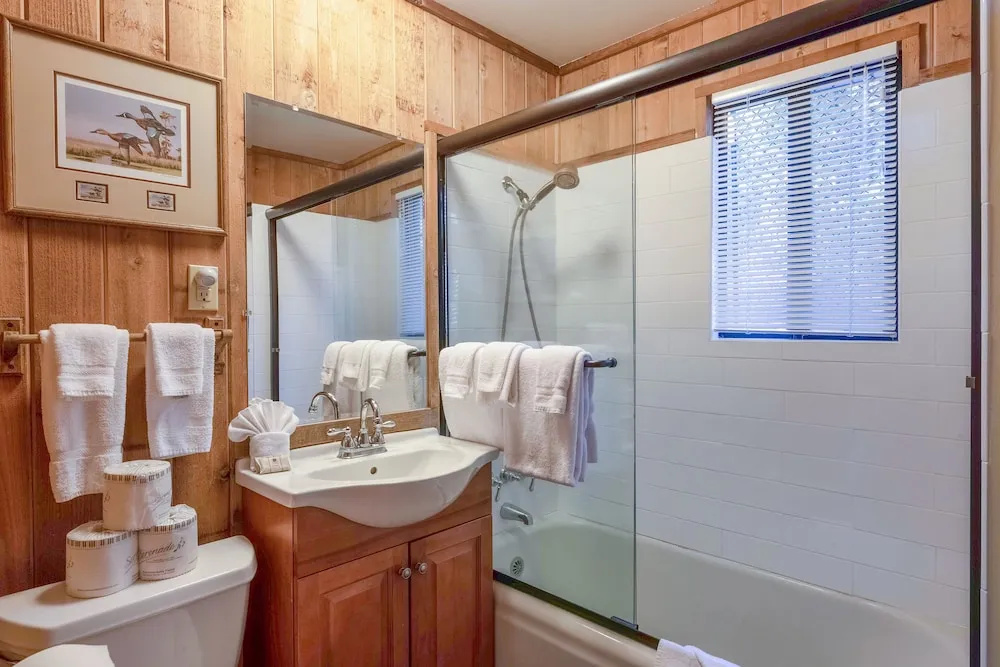 dun Lookin - 4br W/ Hot Tub & Pier, Large Yard 4 Bedroom Cabin