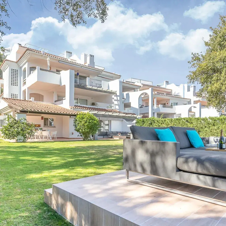 Apt Mairena Forest sea View Pool