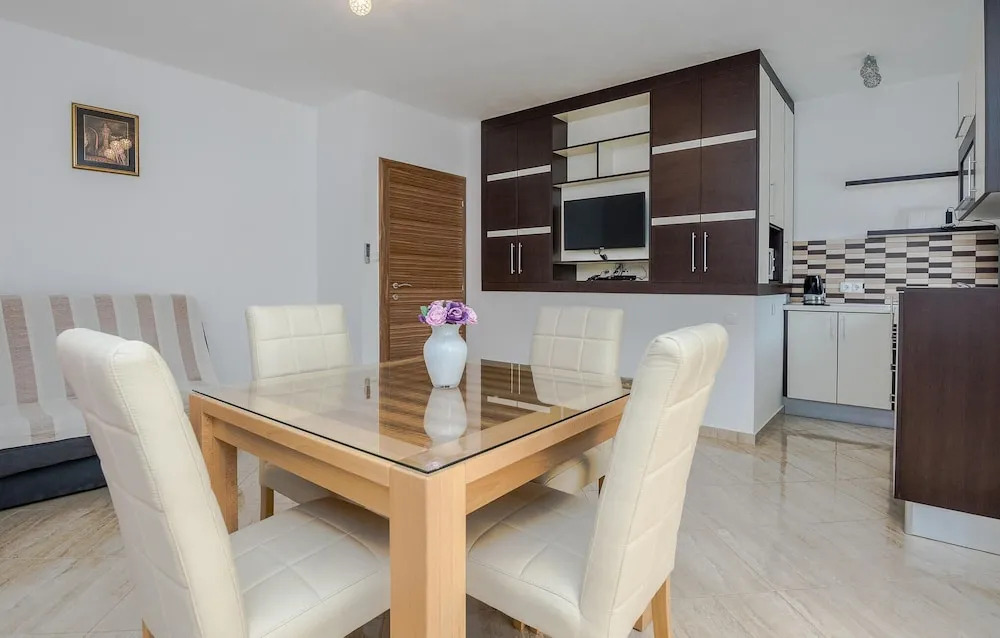 Awesome Home in Vir With 4 Bedrooms and Wifi