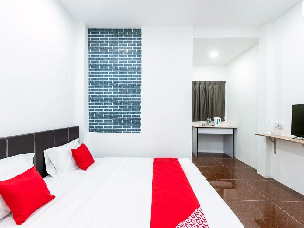 Weng Bee Guest House by OYO Rooms