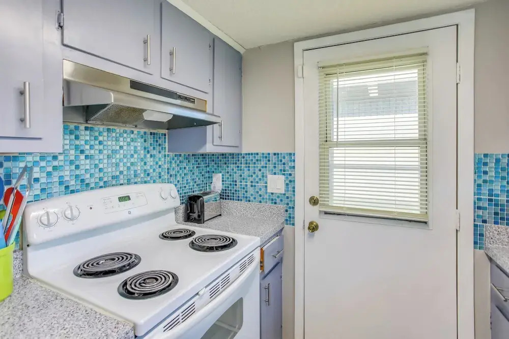 Myrtle Beach Cottage, Walk to Pools + Beach