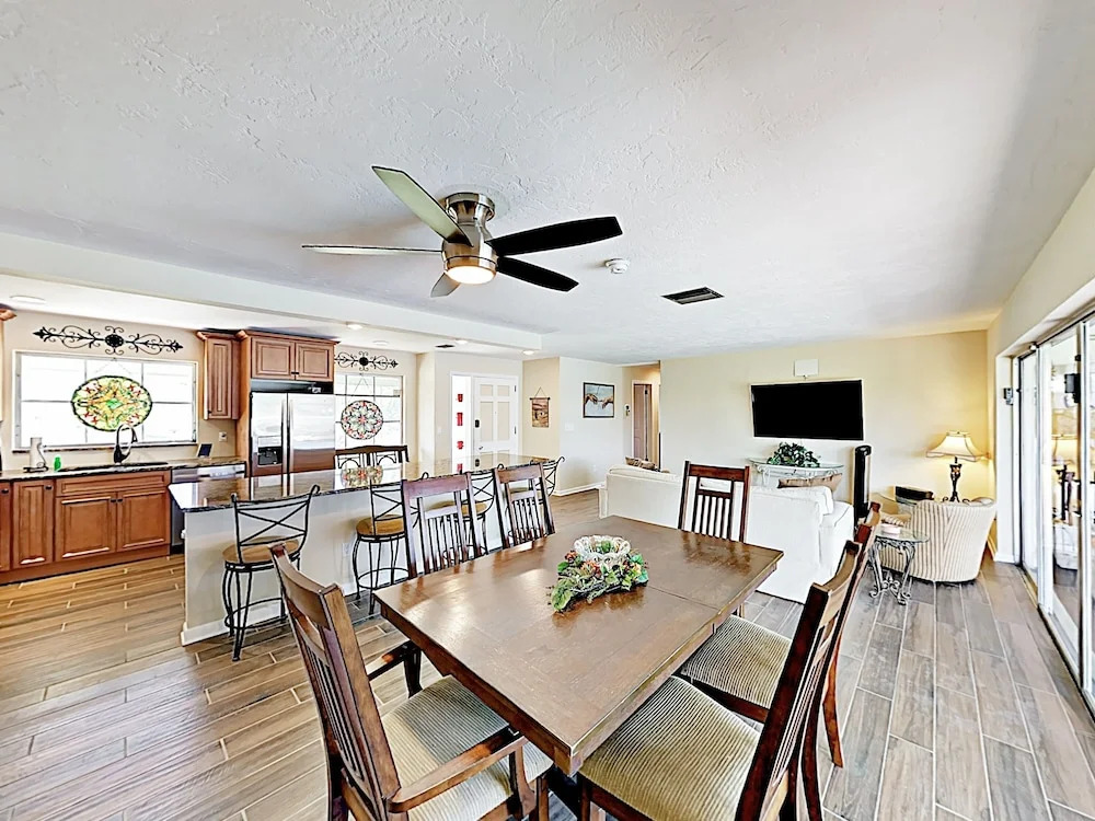 1820 Cape Coral - 3 Br Home