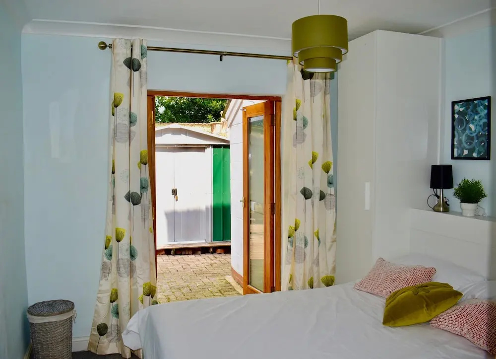 Refurbished Apartment With Garden Near Beach