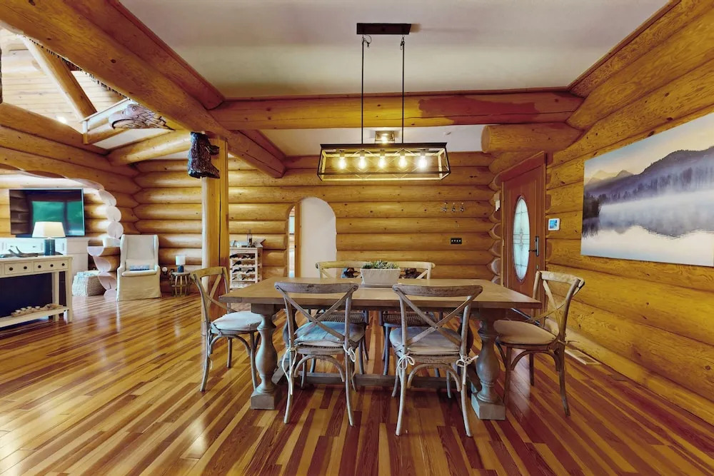 Hot Tub + Dock! Waterfront Norris Lake Log Home