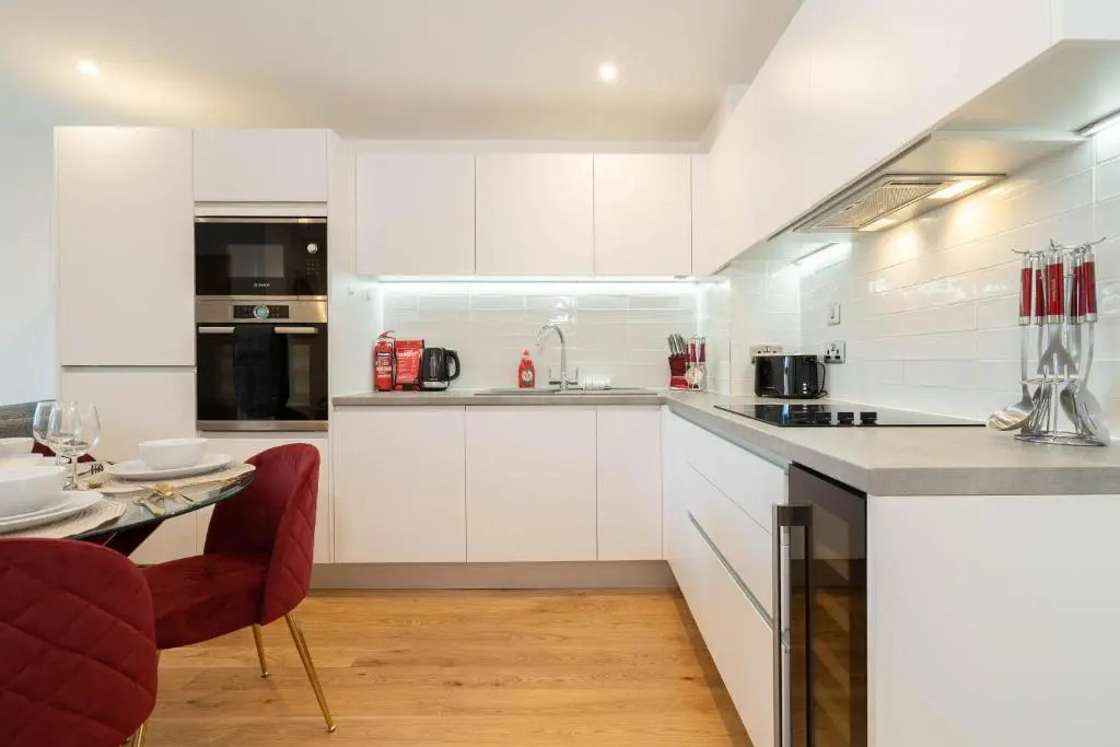 CALIBER STAYS Apartments & Homes - The Nemesis Suite- Two Bedroom Serviced Apartment - City Centre