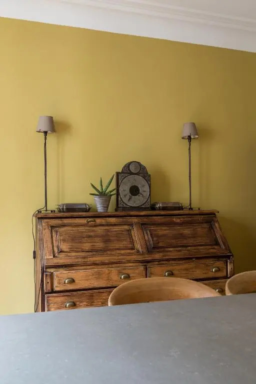 Veeve - Muted Beauty in Batignolles