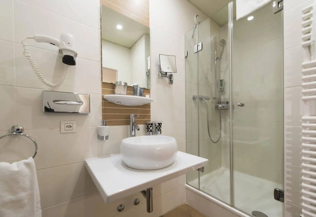 La Cour Des Augustins Boutique Gallery Design Hotel