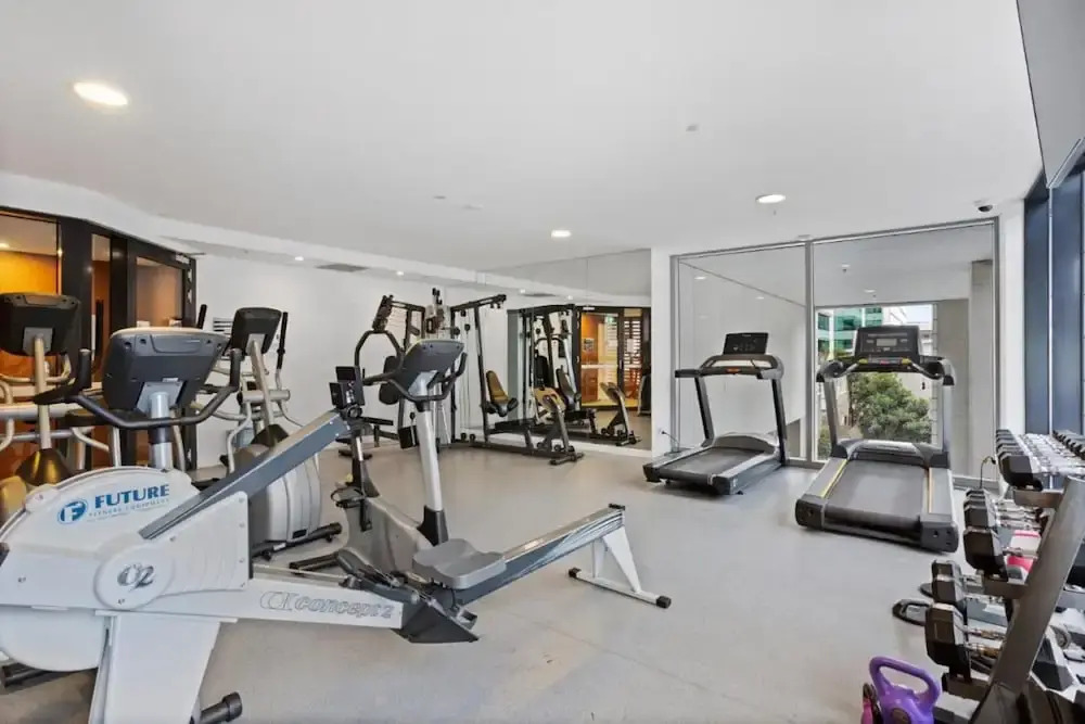 Contemporary 1-bed With Pool Near Brisbane River