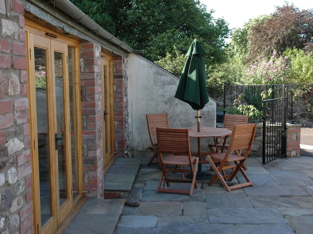 Delightful two Bedroom Converted Coach House in the Grounds off a Farm