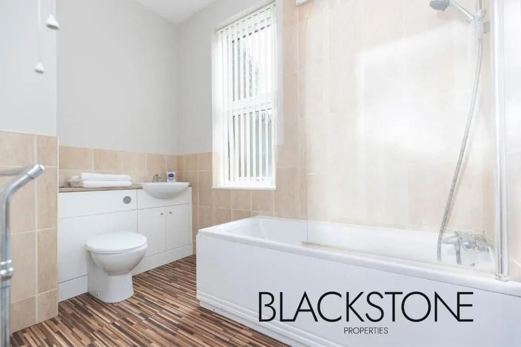 Cheerful one-bedroom house, with on-street parking by BPNE