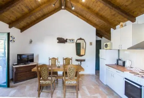 Holiday House Macic