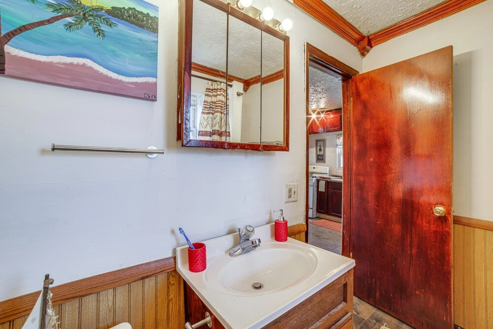 Dog-friendly Michigan City Home - 3 Mi to Beach!