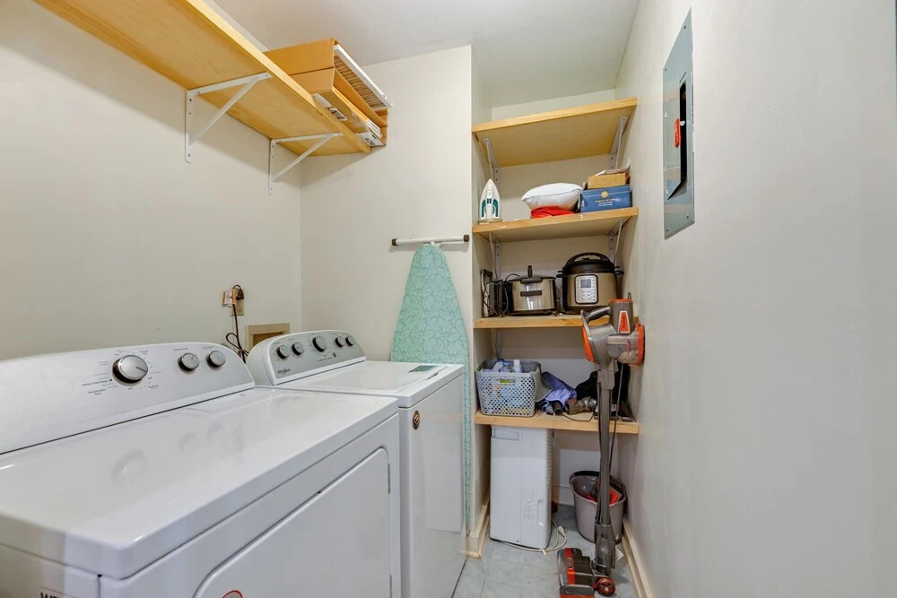 1 Mi to BOA Stadium! Walkable Condo w/ Porch