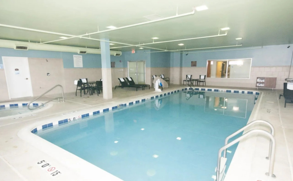 Holiday Inn Express Hotel & Suites Waukegan/Gurnee by IHG