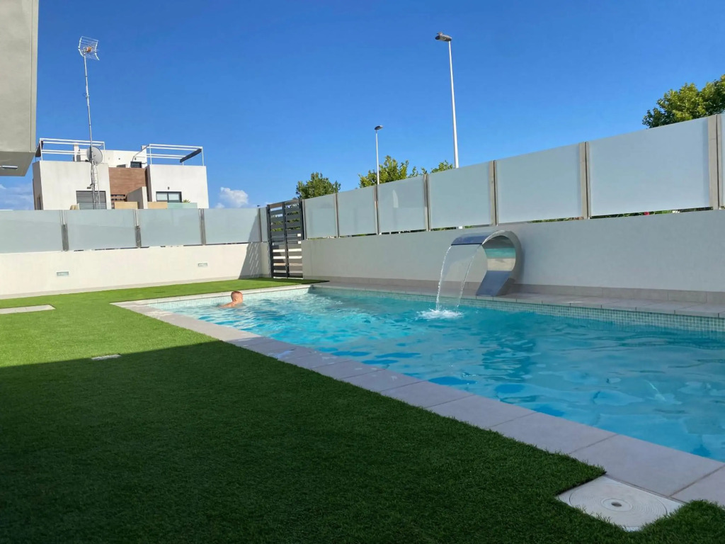 Luxury Apartment - Rooftop Terrace, Pool & nearby beach