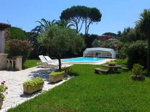 Holiday Home l'Oursinade