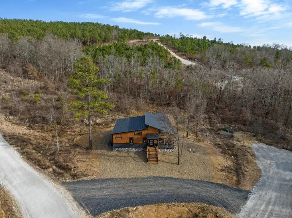 Vacana Peace & Quiet Couples Cabin, Hot Tub, Fire Pit, Pet Friendly