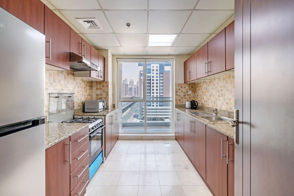 Stunning Business Bay Apartment With Balcony