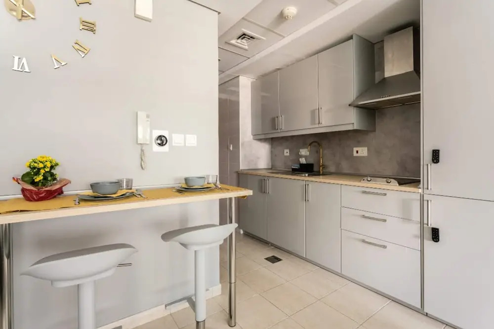 Family Studio Steps Away From the Metro