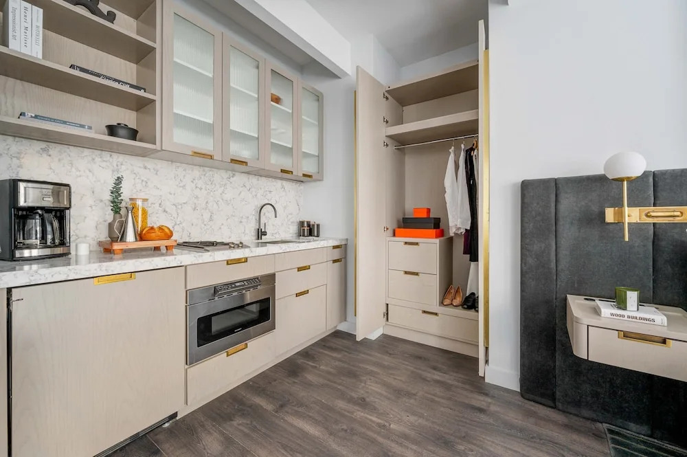 17john: Classic Queen Studio Apartment