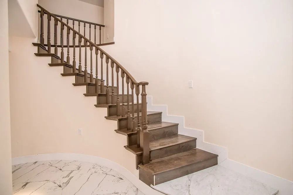 10B 9BA Mansion Sleeps 22 with Pool&Spa