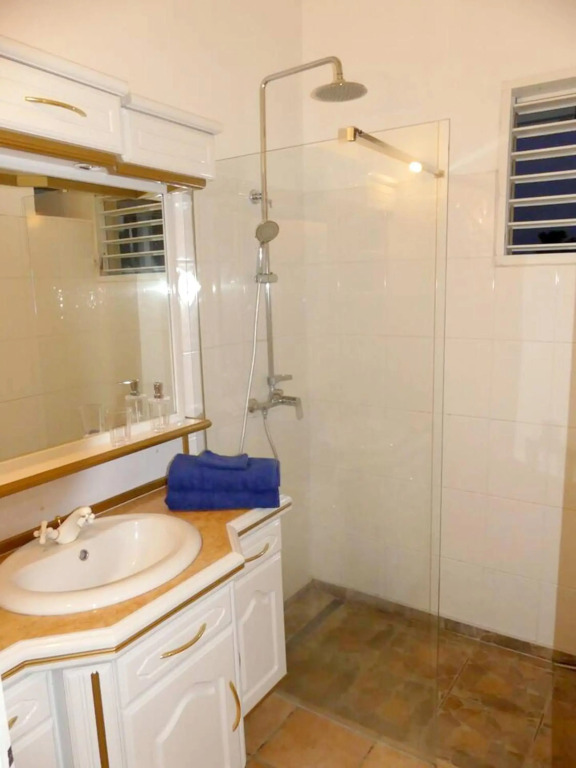 Villa de 4 chambres avec piscine privee et wifi a Baie Mahault