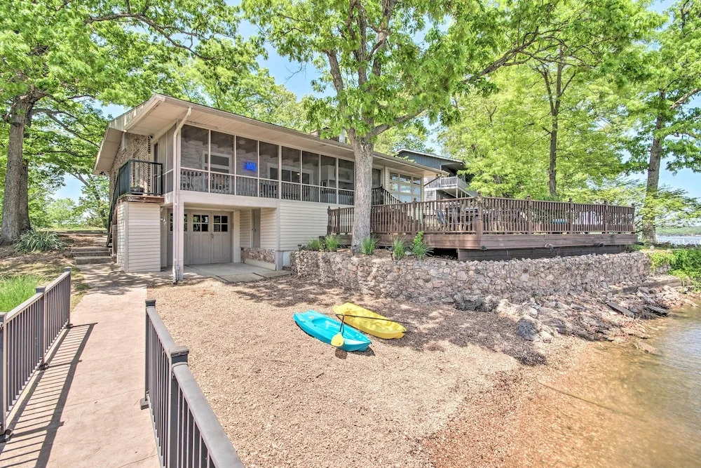 Dock! Waterfront Family Home on Lake of the Ozarks
