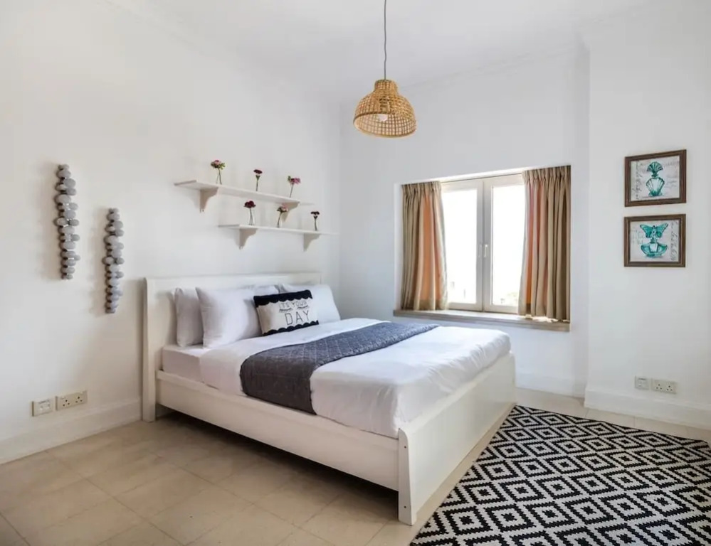 Elegant 3BR in Dubai Marina With Scenic Views!