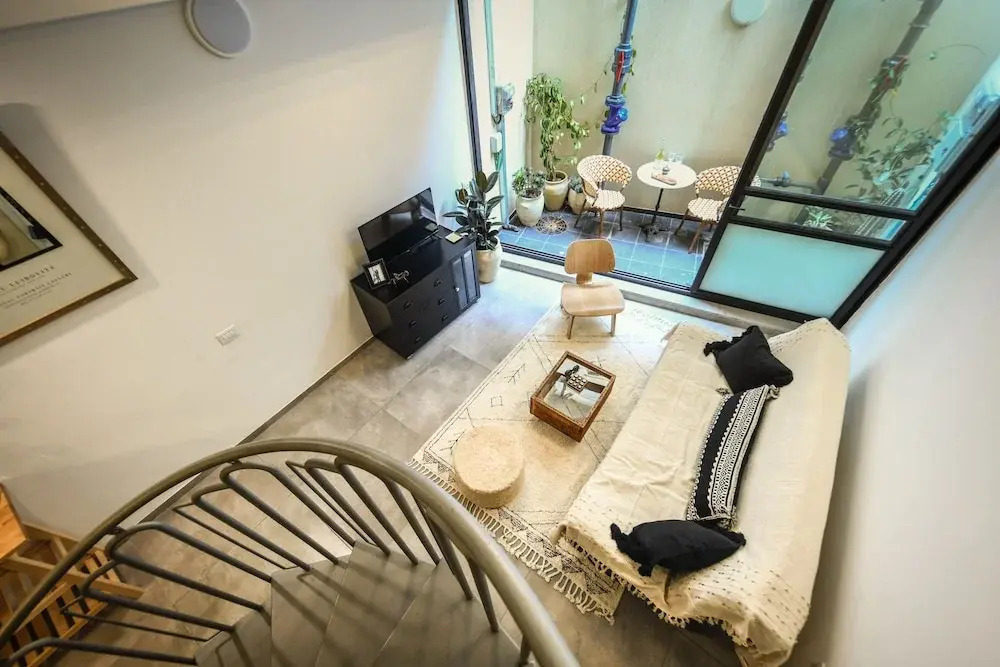 1BR duplex Apt with private Balcony