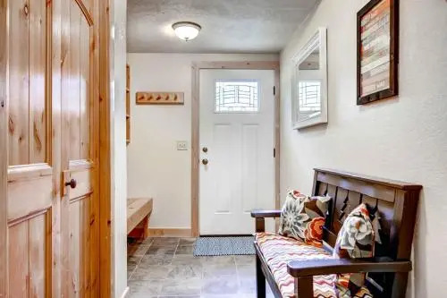 Cedars 18 - Ski-In/Ski-Out Apartment