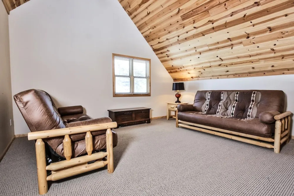 Oak Lane Lake House - Hiller Vacation S 3 Bedroom Home