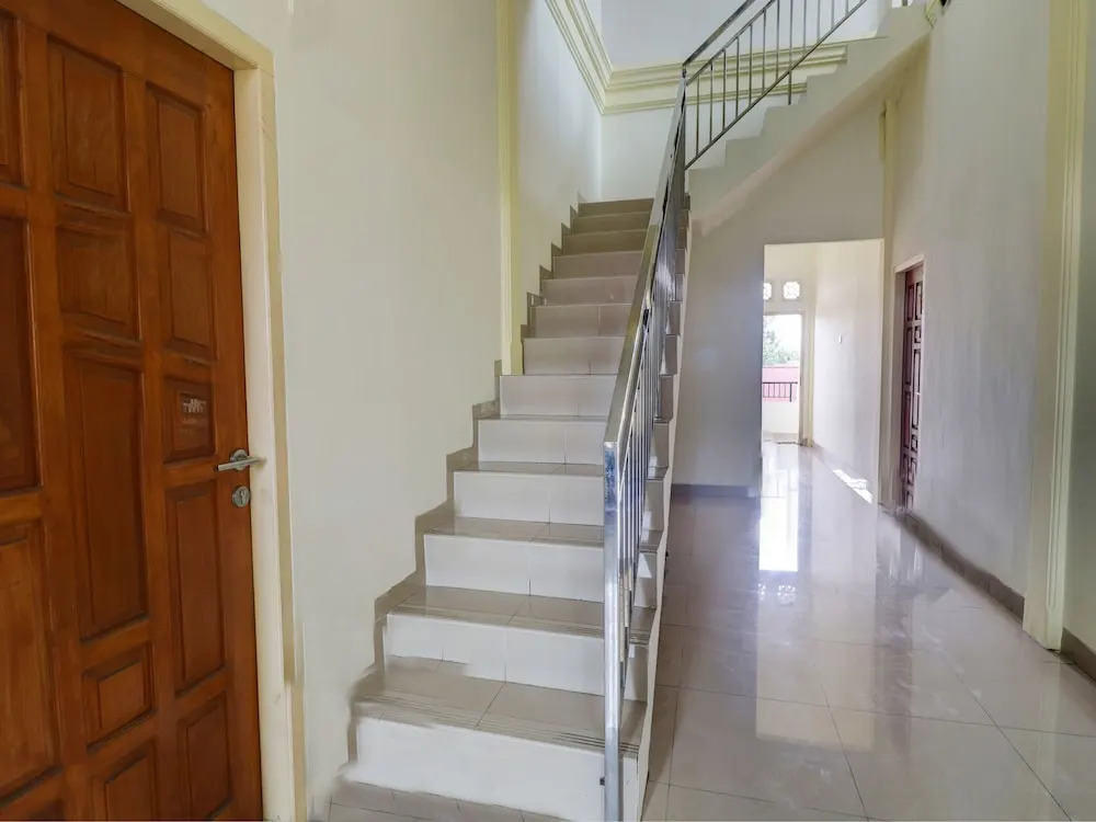 OYO Life 92637 Kost Arya Exclusive