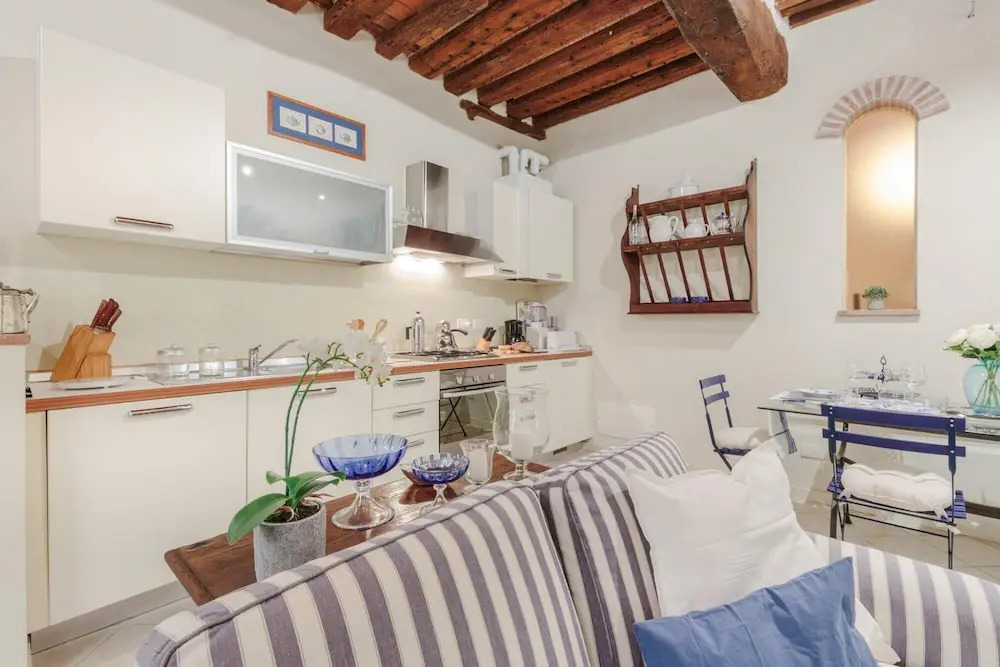 The 1400 s Apartment