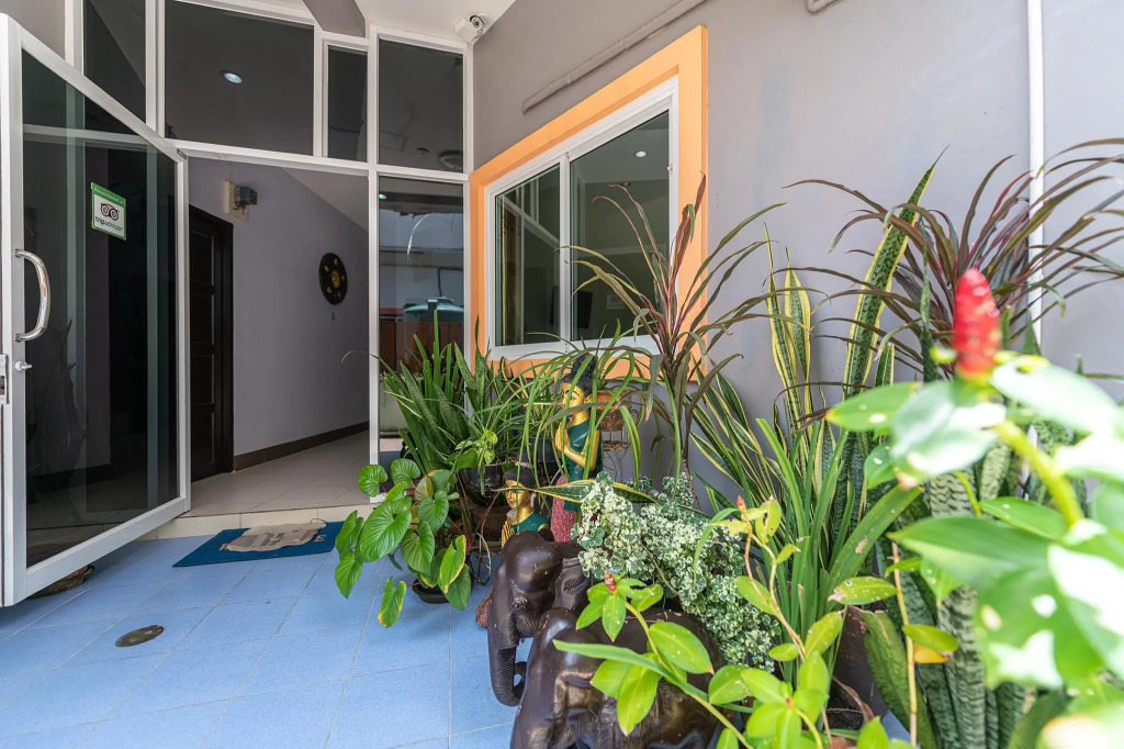 Baan Yuyen Karon Guesthouse