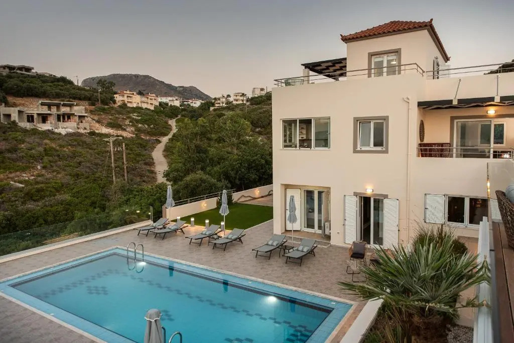 ELIDA -pool, billiard, views, 4min walk to the sea