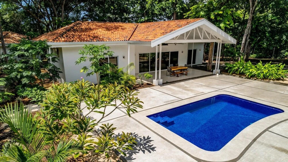 Modern Home and Guesthouse in a Peaceful Gated Community with a Private Swimming Pool