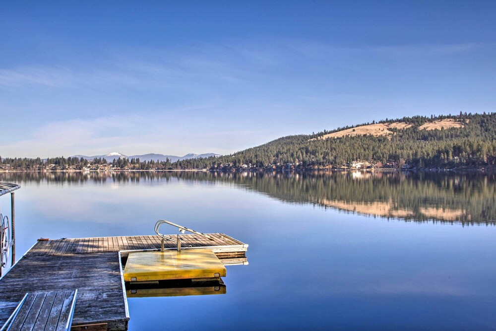 Luxurious Liberty Lake Hideaway w/ Hot Tub!