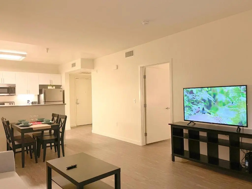 Perfect Apt w Parking in Arts District DTLA B4