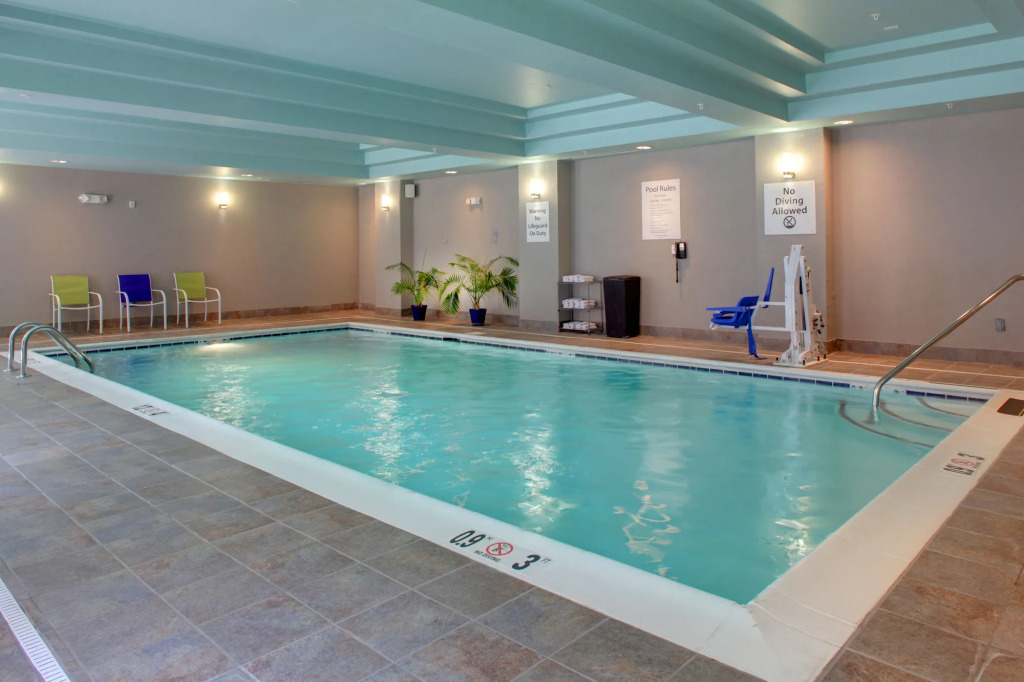 Holiday Inn Express & Suites Cross Lanes by IHG