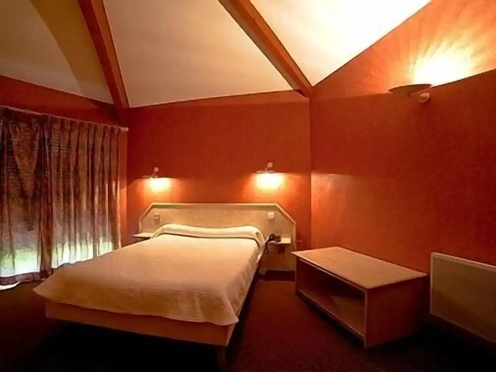 Logis Hotels - Hotel Restaurant l Enclos