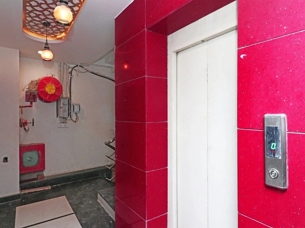 Capital O 16590 Hotel Sapphire Inn