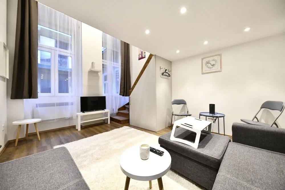 Cosy flat in Király str, King