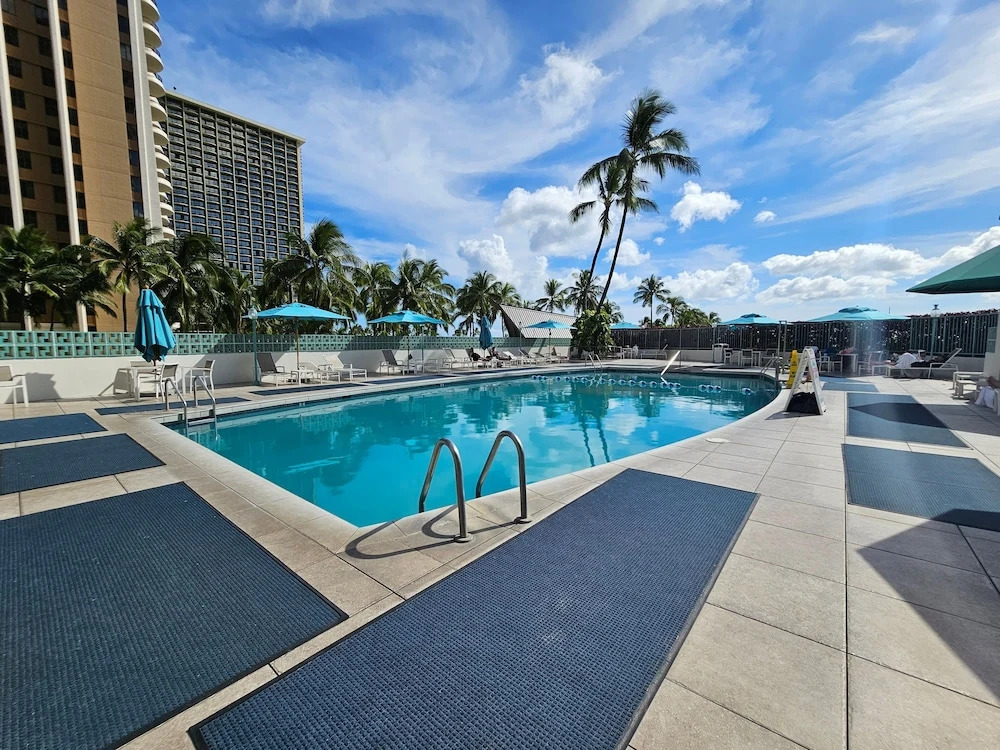 Ilikai Tower One Bedroom Lagoon View Waikiki Condos with Lanai & Free Wifi