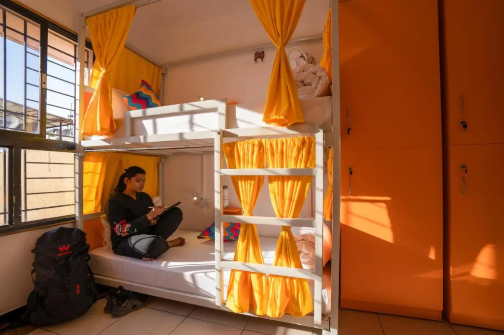 goSTOPS Bengaluru, Gandhi Nagar Majestic - Private Rooms & Dorms