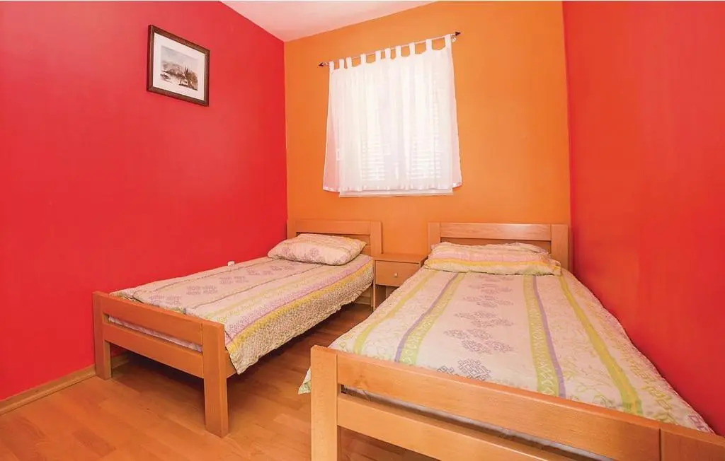Apartments Stjepan with Balcony, Novalja