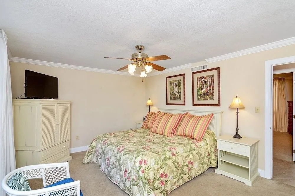 Shoreline 3041 Condo by RedAwning